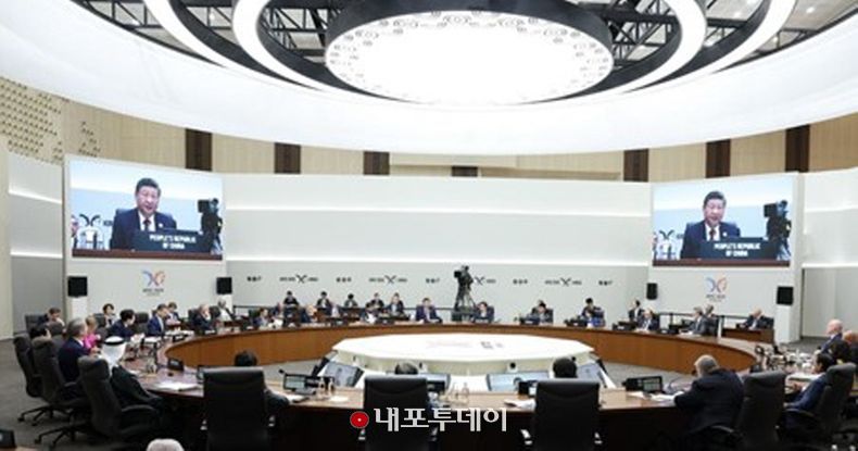 31일 오전 '제32차 APEC 경제체 지도자회의' 제1세션에서 연설 중인 시 주석. (사진/신화통신)